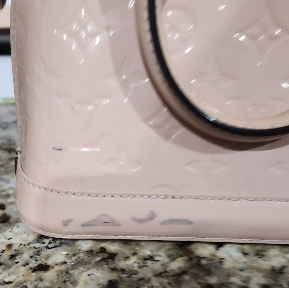 Louis Vuitton Pink Mini Bag with Structured Design and Metal Hardware - Picture 5 of 15